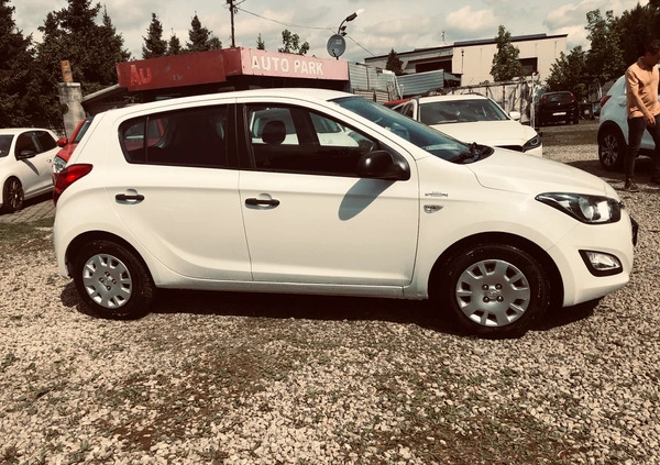 Hyundai i20 cena 23900 przebieg: 158000, rok produkcji 2014 z Supraśl małe 301